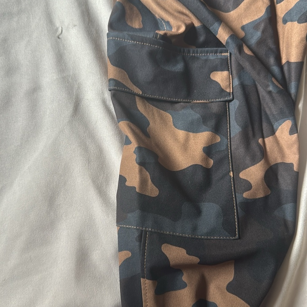 ZYIA Black and Tan Camo Cargo Pants with Jogger Style XXXL - Picture 6 of 9